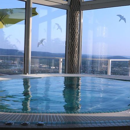 Astra Apartman Tatabánya Buitenkant foto