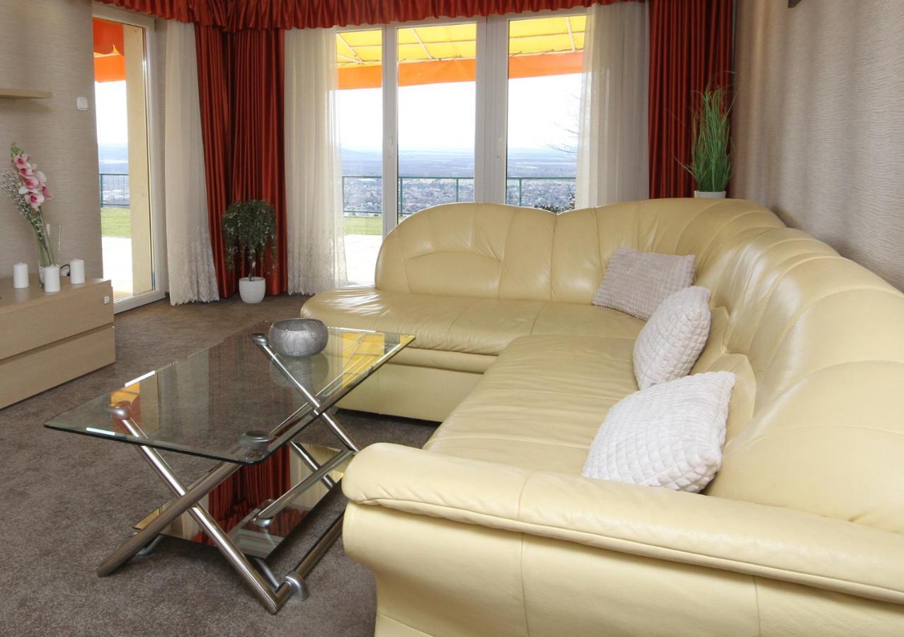 Astra Apartman Tatabánya Buitenkant foto