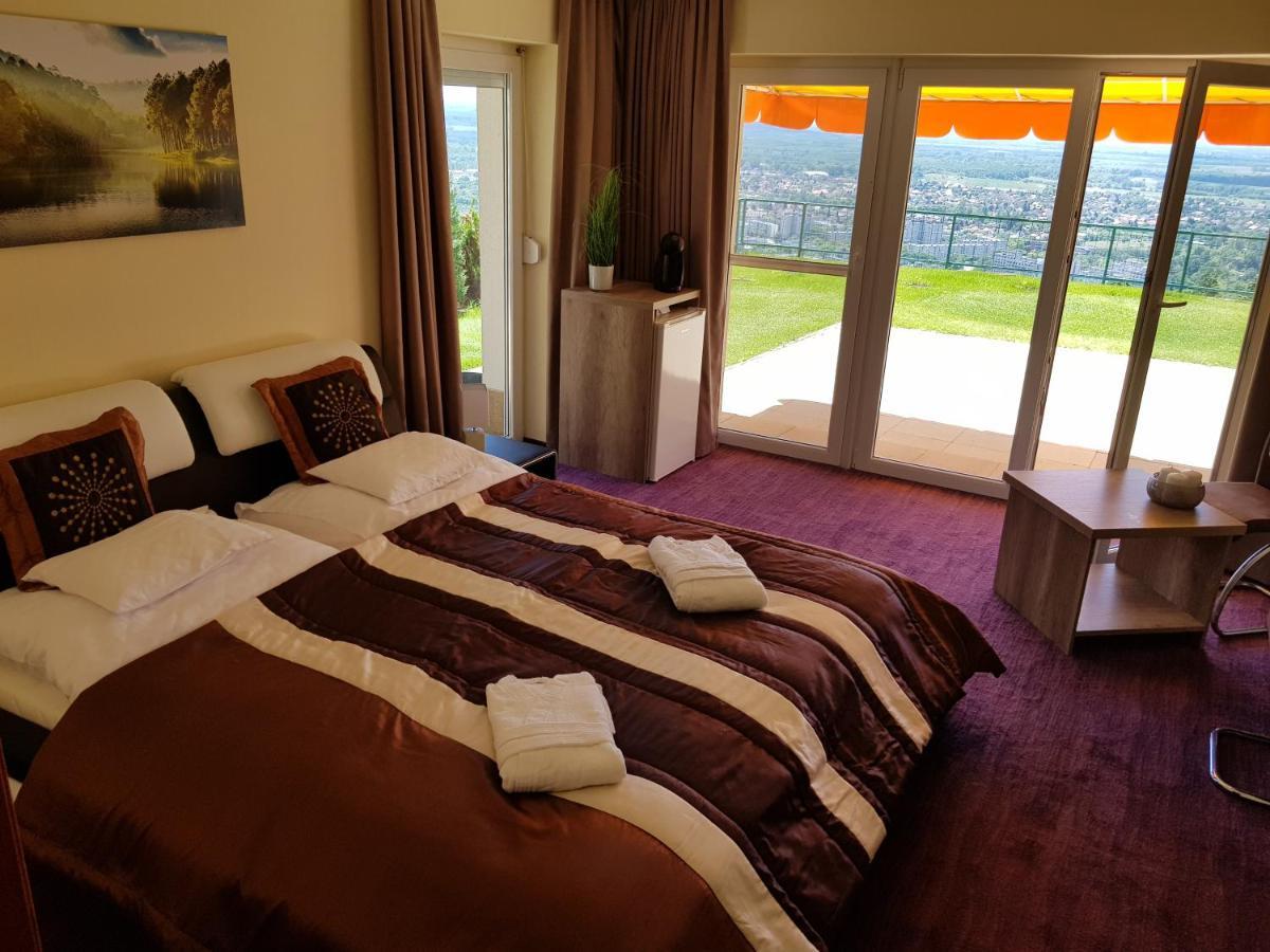 Astra Apartman Tatabánya Buitenkant foto