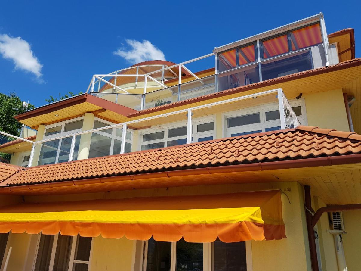 Astra Apartman Tatabánya Buitenkant foto